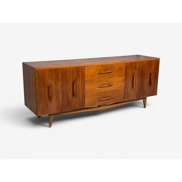 Young Manufacturing, Standard Dreser, Walnut, Usa, 1960s For Sale - Image 4 of 12