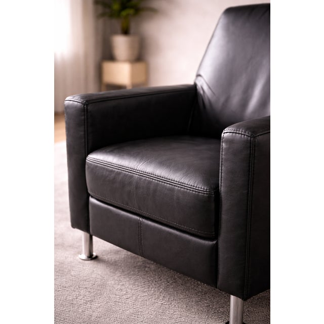 Set of Lounge Chair and Ottoman in Black Leather, 1980s For Sale - Image 9 of 13