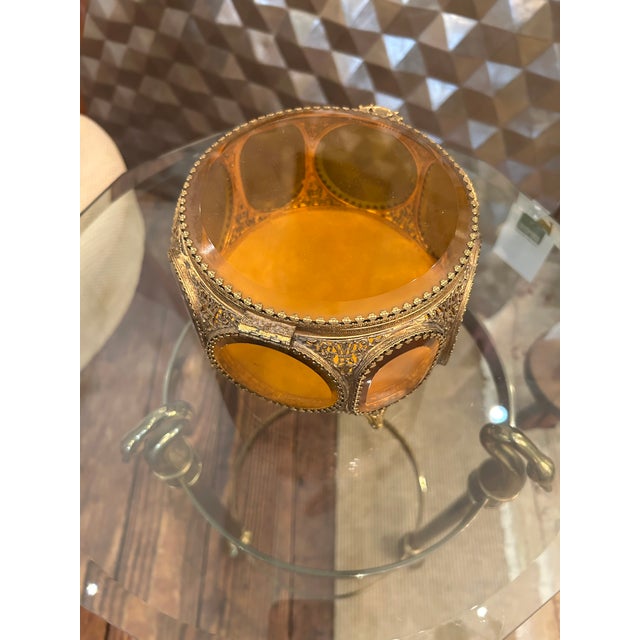 French Ormolu & Amber Glass Round Jewelry Box For Sale - Image 4 of 12