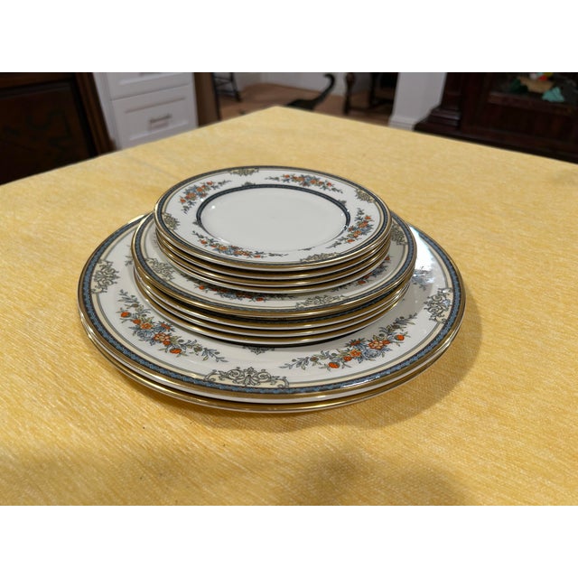 Traditional Vintage Set of 10 Minton Stanwood Pattern Plates- Fine Bone China - Made in England For Sale - Image 3 of 12