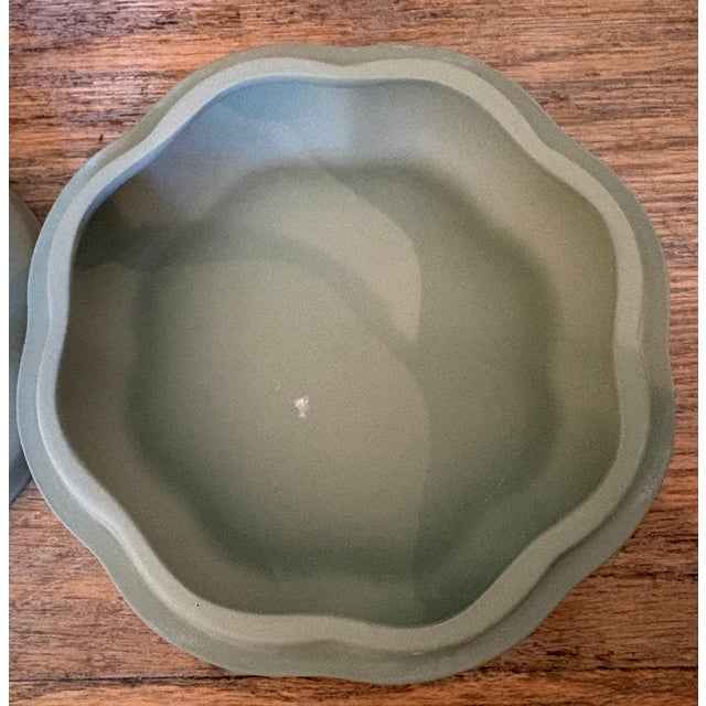 English Vintage 1950 English Wedgwood Jasperware Green Neoclassical Relief Lidded Trinket Box For Sale - Image 3 of 10