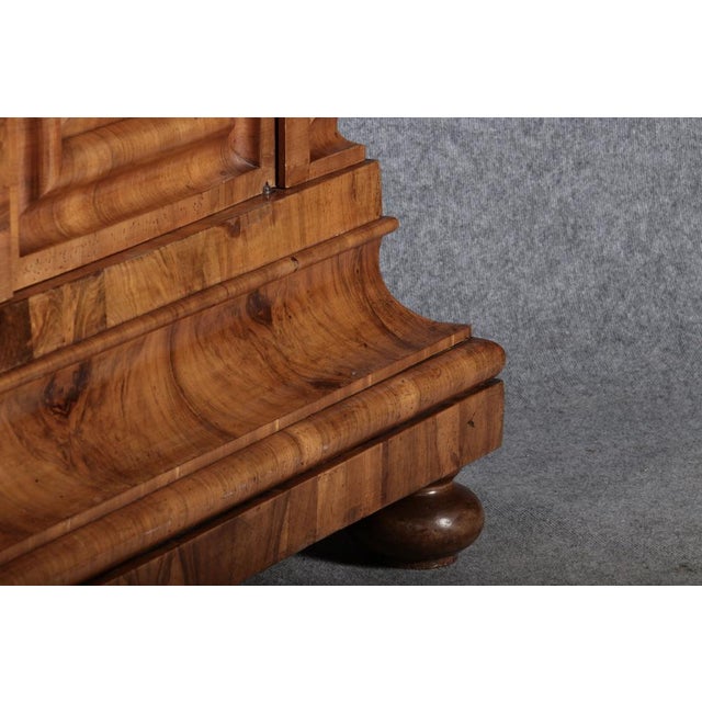 Antique Baroque Corner Cabinet in Walnut, 1730 For Sale - Image 18 of 18