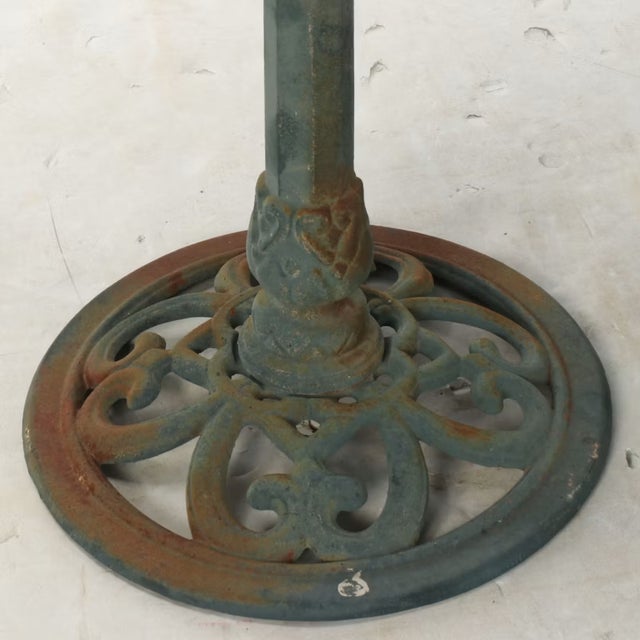 Late 20th Century Late 20th Century Contemporary Garden Classical Cast Iron Lily Pad Bird Bath With Sculpted Bird For Sale - Image 5 of 7