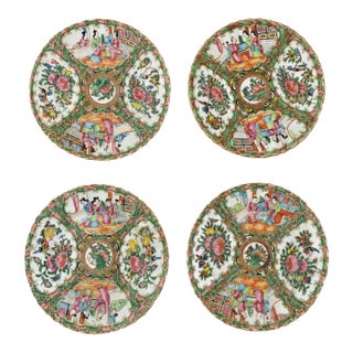 Set of Four Scalloped Rim Rose Medallion Plates, 19th Century For Sale