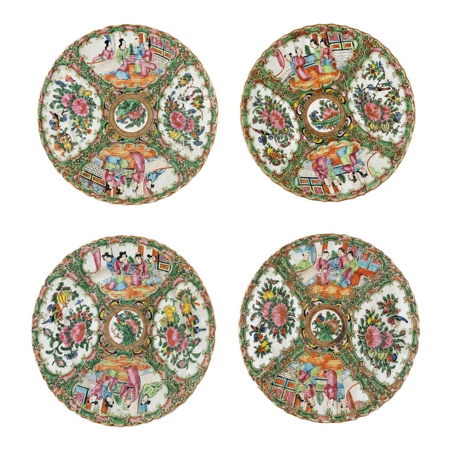 Set of Four Scalloped Rim Rose Medallion Plates, 19th Century For Sale