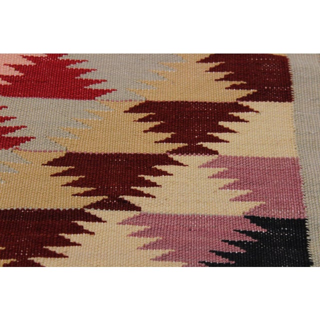 1990s Bohemian Kilim Gray Red Wool Rug - 4'8" X 6'4" For Sale - Image 5 of 7