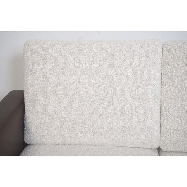 GE236 Sofa by Hans J. Wegner in Bouclé Upholstery from Dedar Milano, 1980s For Sale - Image 4 of 18
