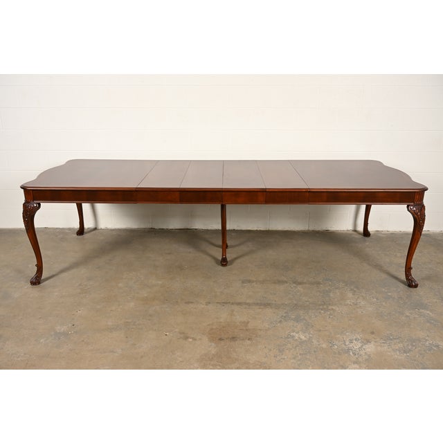 A gorgeous antique Chippendale or Georgian style extension dining table By Berkey & Gay USA, Circa 1920s Stunning book-...