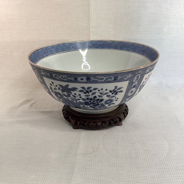 Mid 20th Century Blue and White Chinoiserie Ceramic Bowl on Wooden Stand For Sale - Image 4 of 7