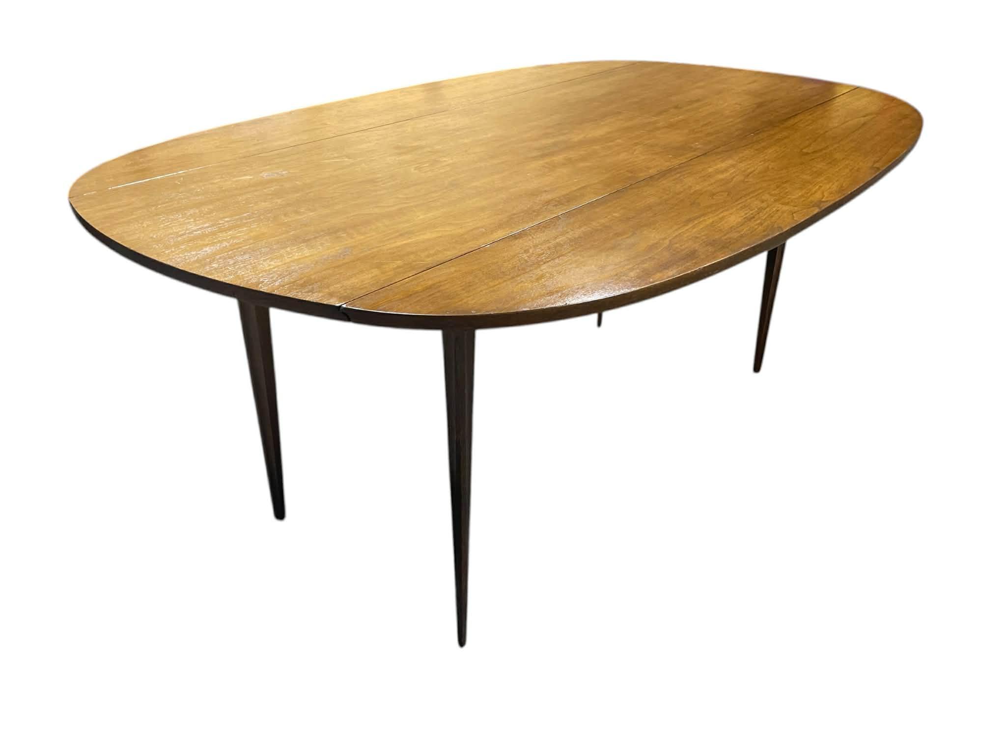 BROYHILL FURNITUREリビングテーブル　アメリカ製　ヴィンテージ Broyhill Brasilia Harvest Drop Leaf Table Walnut, Circa 1960s