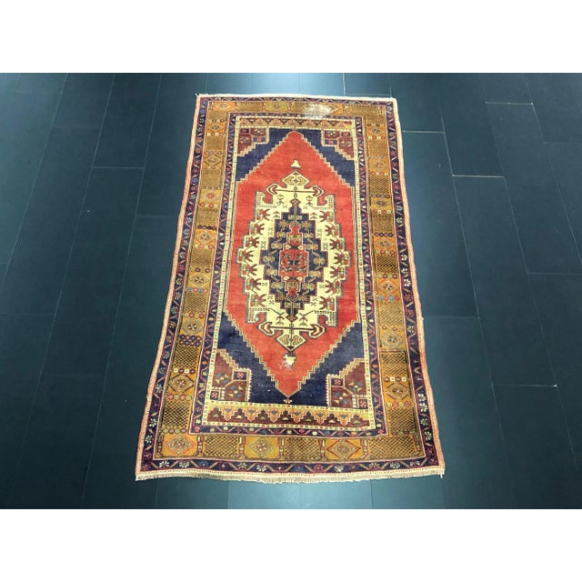 Vintage Traditional Turkish Anatolian Wool Rug For Sale - Image 11 of 11