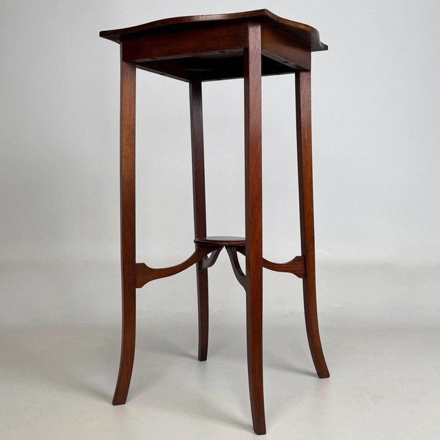 Early 20th Century Antique English Edwardian Mahogany Side Table For Sale - Image 3 of 9