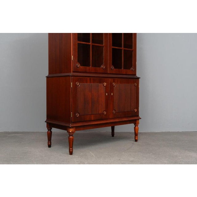 Wood Antique Style Mahogany Display Cabinet, Late 20th Century For Sale - Image 7 of 18