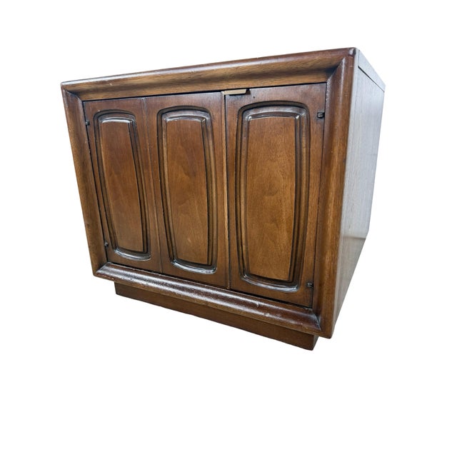 Broyhill Premier Emphasis Mid-Century Modern Walnut Cabinet End Table For Sale In Philadelphia - Image 6 of 18