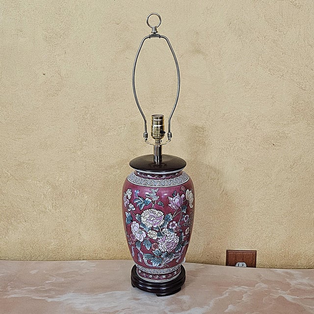 Late 20th Century Chinese Chinoiserie Porcelain Table Lamp With Floral Motif & Silk Shade — 28" For Sale In Washington DC - Image 6 of 18