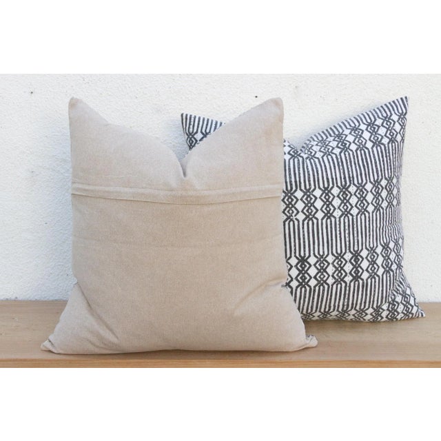 Pair of Large Black & White Blockprint Kantha Pillow For Sale In Los Angeles - Image 6 of 7