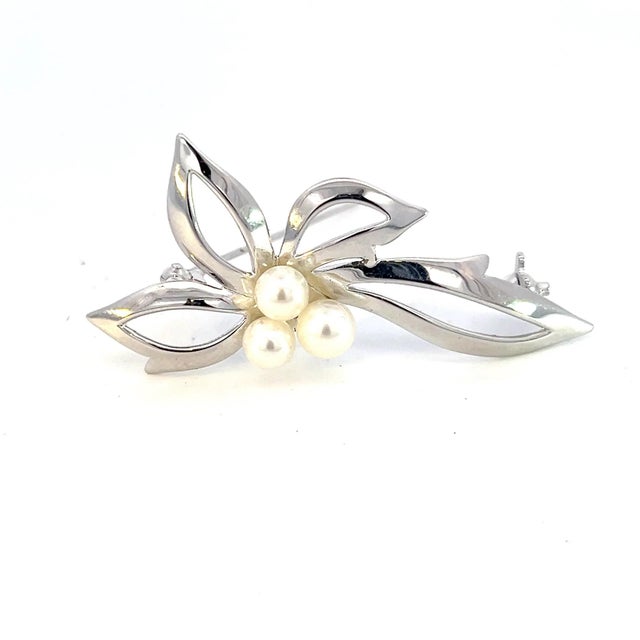 Mikimoto Estate Akoya Pearl Brooch Silver 5 mm M357 This elegant Authentic Mikimoto Estate sterling silver brooch has 3...