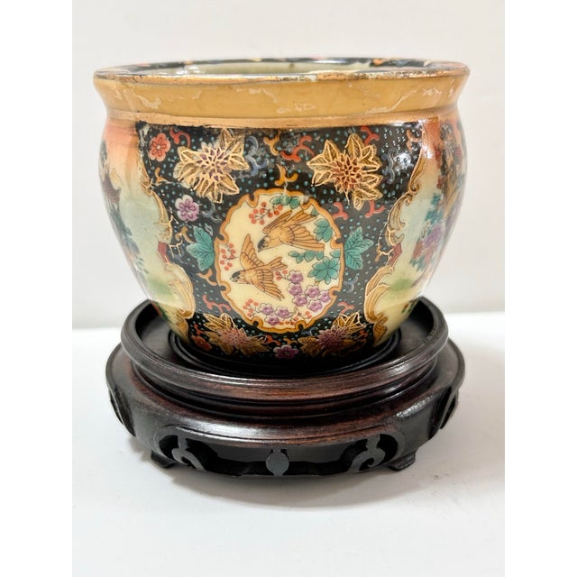 Chinoiserie Vintage Chinese Famille Noire Style Porcelain Cachepot With Wood Stand For Sale - Image 3 of 11