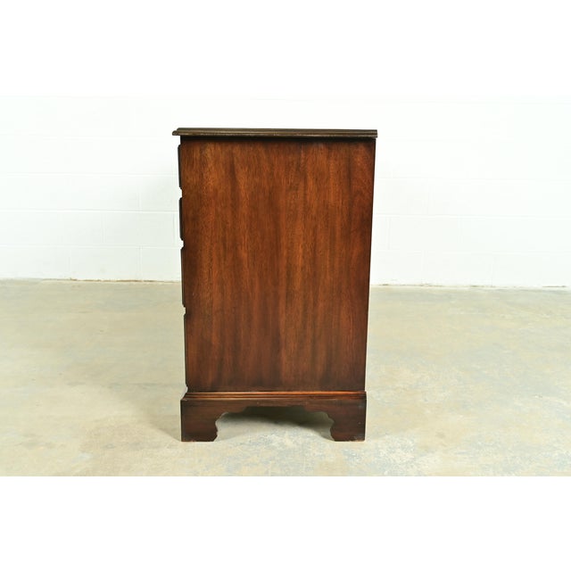 Henkel Harris Georgian Solid Mahogany Ten-Drawer Dresser or Chest of Drawers, 1970s For Sale - Image 11 of 13