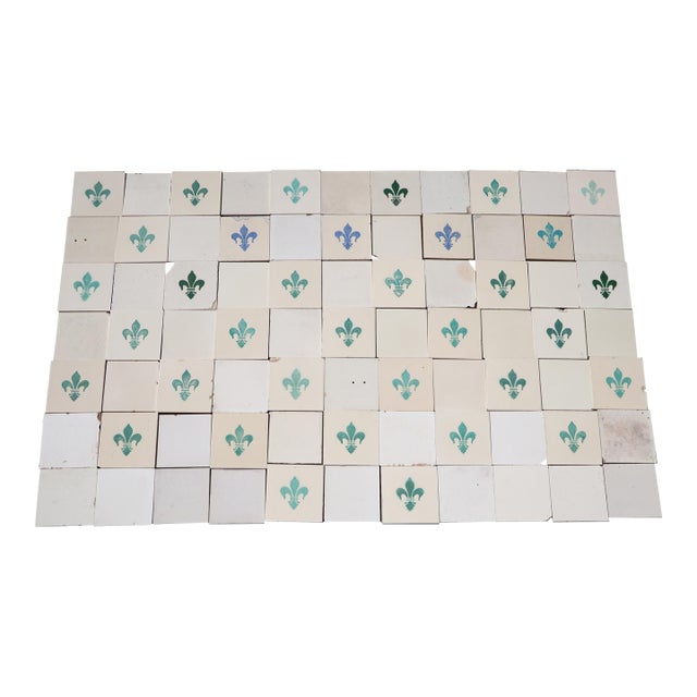 1900s Portuguese Large Antique Fleur-De-Lis & Plain White Tiles Set of 77 For Sale