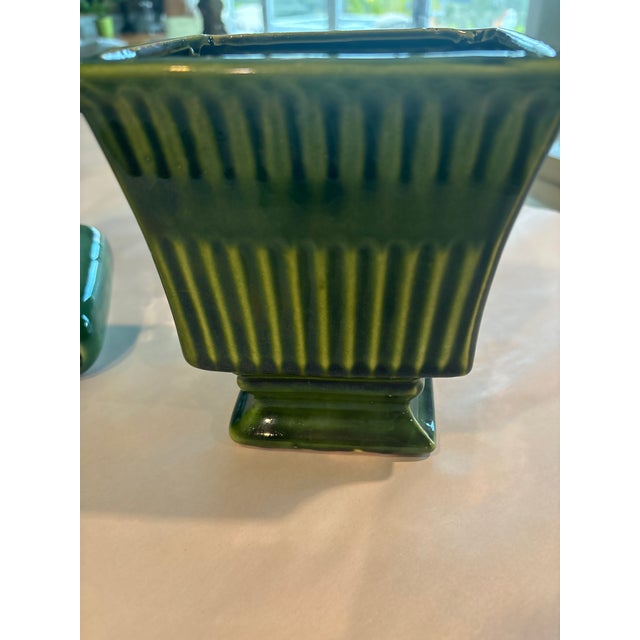 Ceramic Pair of Vintage Green Ribbed Ceramic Cachepots With Pedestal Bases, Art Deco Style For Sale - Image 7 of 12