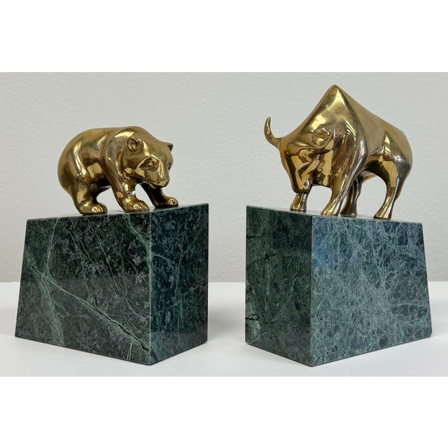 Mid-Century Modern Vintage Wall Street Bull and Bear Brass on Marble Block Bookends For Sale - Image 3 of 8