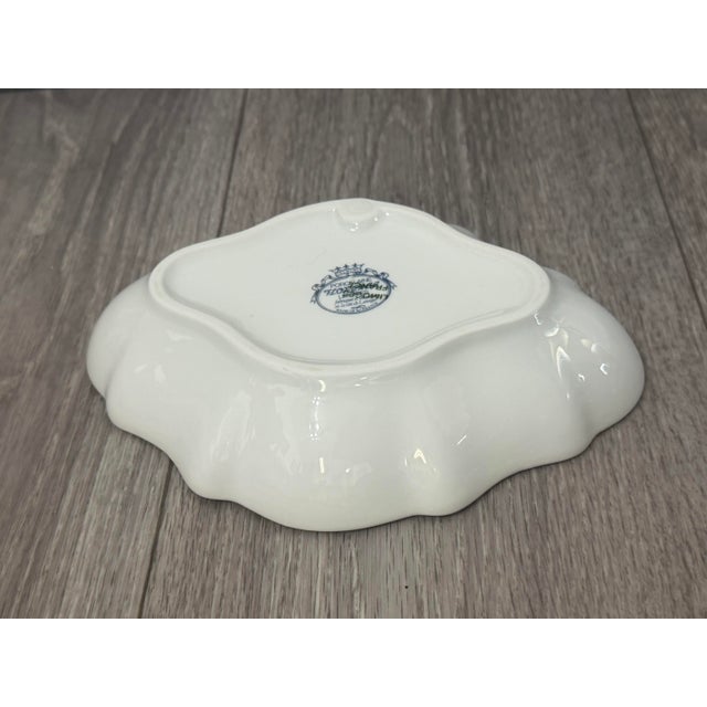 Limoges, France 1970s Limoges “Flore” Scalloped Porcelain Dish With Gold Trim For Sale - Image 4 of 6