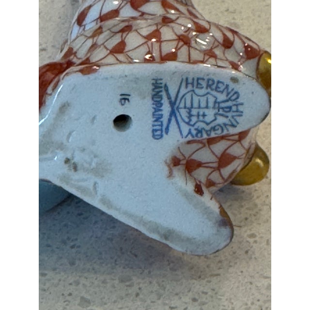 1960s Classic Red Rust Fishnet Pattern Herend Hand Painted Bunny W/ 22k Gold Accents For Sale - Image 5 of 10