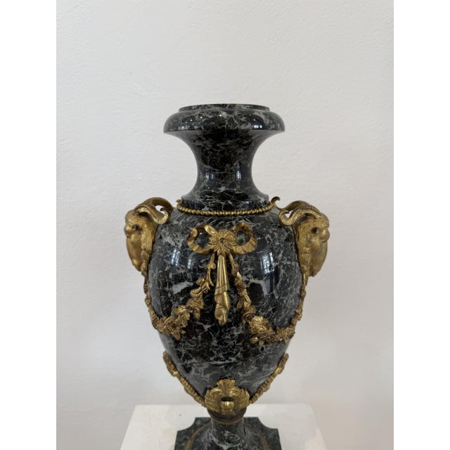 Ornamental Vase in Green Marble and Gilded Bronze, France, 1800s For Sale - Image 3 of 18