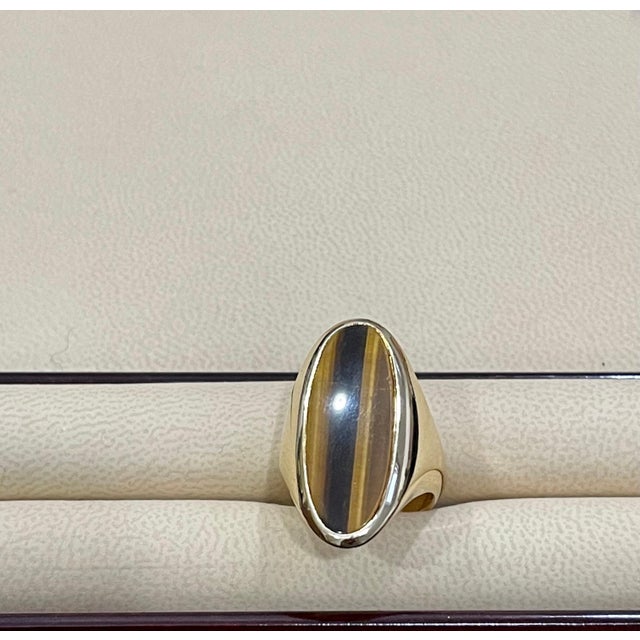 The School of Paris Large Oval Tiger's Eye Ring 14 Karat Yellow Gold 20 Grams For Sale - Image 3 of 18