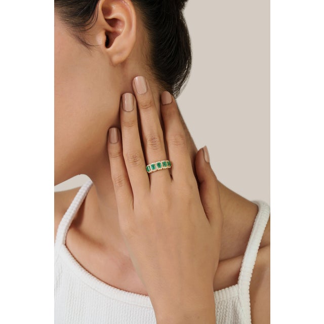 Green 1.31 Carat Emerald & Diamond Statement Band Ring in 14k Yellow Gold Size 4 For Sale - Image 8 of 16