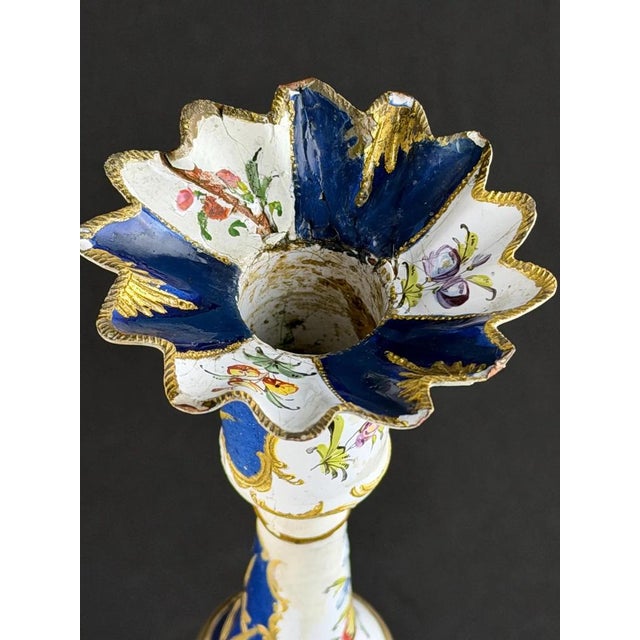 Enamel Candlestick attributed to South Staffordshire / Bilston, 1765-1775 For Sale - Image 10 of 13