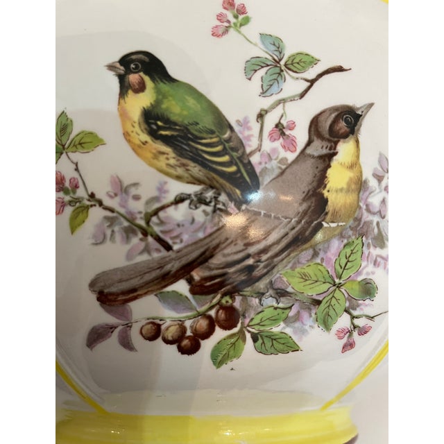 Mottahedeh 1980’s Mottahedeh Faience Italy Bowl With Handpainted Birds For Sale - Image 4 of 9