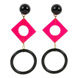 Black and Pink Bakelite Extra-Long Dangle Clip Earrings For Sale