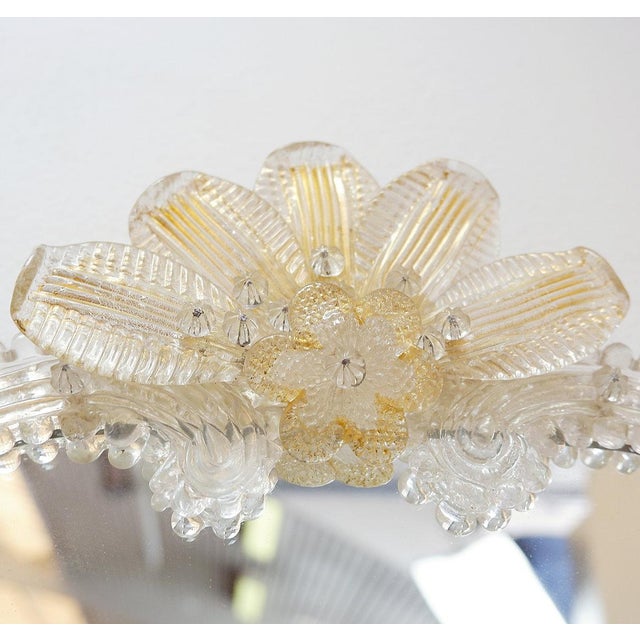 Venetian Mirror in Murano Glass Adorned with Gold Details and Flowers, 1960s For Sale - Image 11 of 12