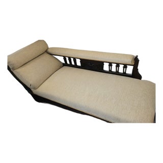 Late 19th Century Victorian Mahogany Bridgerton Vibe Fainting Couch Chaise Lounge For Sale