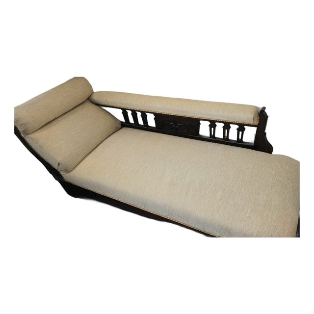 Late 19th Century Victorian Mahogany Bridgerton Vibe Fainting Couch Chaise Lounge For Sale