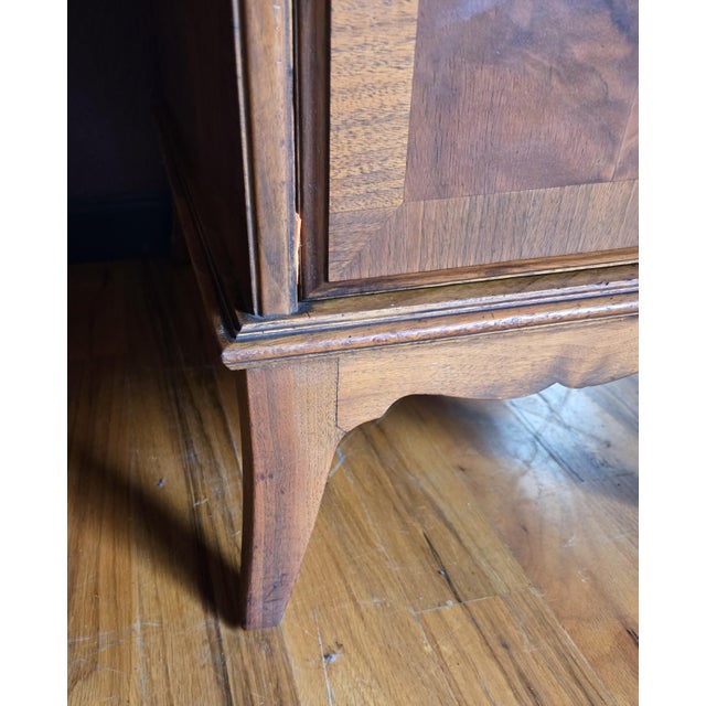Early 20th Century S.Karpen Vintage Inlayed Wooden Knee-Hole Desk For Sale - Image 5 of 17