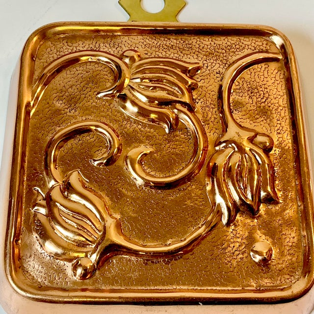 Metal 1950s Vintage Arts & Crafts Farmhouse Boho Chic Tulip Copper Mold With Brass Hardware For Sale - Image 7 of 12