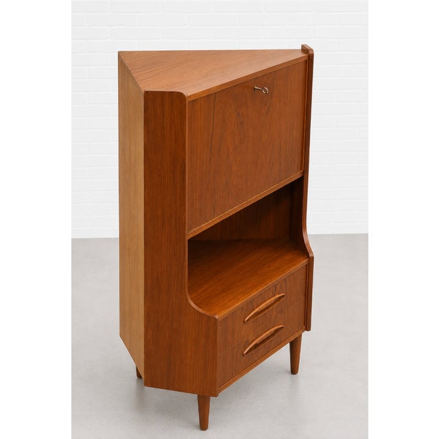 Mid Century Modern Rosewood Corner Bookcase / Bar Cabinet, Made in Denmark by Aulum Mobelfabrik, C. 1960s For Sale - Image 10 of 15