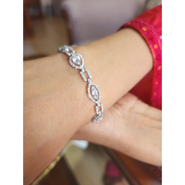 6.45 Ct Natural Trillion, Square , Round & Marquise Shape Diamond Bracelet 18kg For Sale - Image 4 of 8