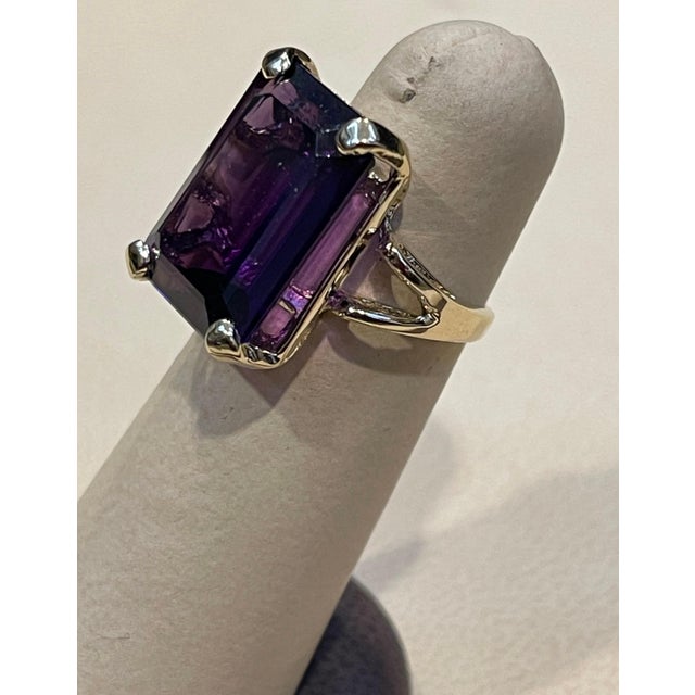 13 Carat Emerald Cut Amethyst Cocktail Ring in 14 Karat Yellow Gold For Sale - Image 9 of 18