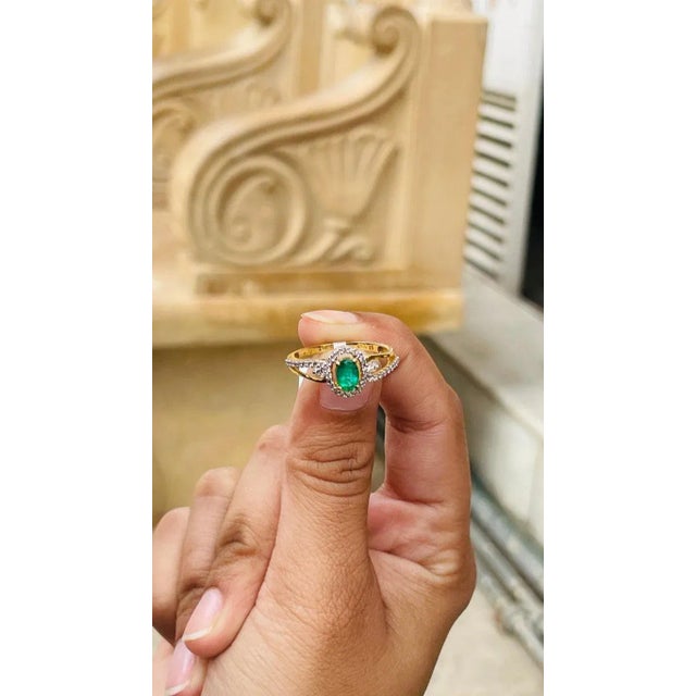 Genuine Emerald Diamond Women Engagement Ring in 18k Solid Yellow Gold Size 7 For Sale In New York - Image 6 of 13