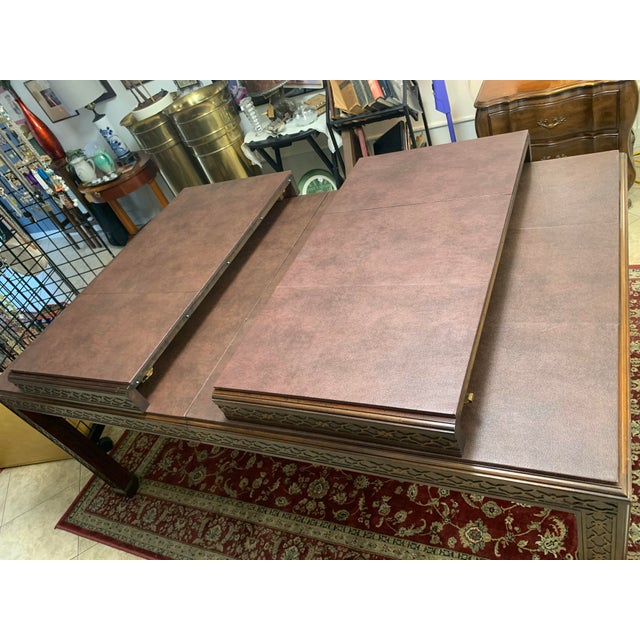 1960s Henredon Georgian Style Carved Mahogany Extension Dining Table W/ 2 Leaves – Signed For Sale In San Francisco - Image 6 of 12