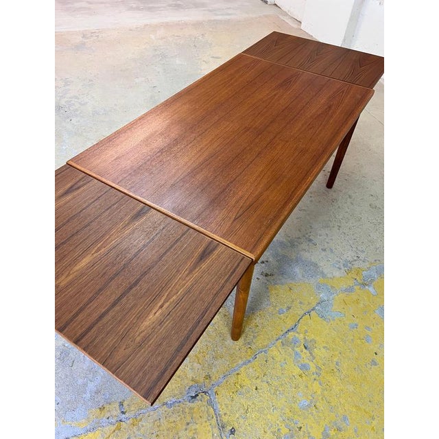 This teak dining table from renowned Danish manufacturer BRDR Furbo is a true masterpiece of functionality and...