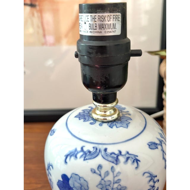 Chinoiserie Small Chinese Export Blue and White Lamp For Sale - Image 3 of 7