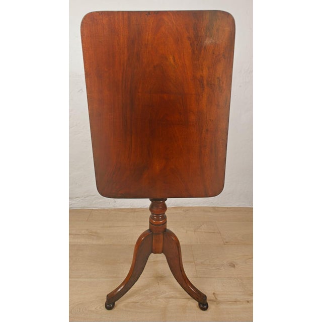This is an exquisite Victorian tripod tilt-top table that displays excellent craftsmanship, and is sure to make a...