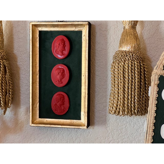 Classical Georgian Inspired Red Cast Emperor Profile Set on the Green Velvet & Gilt Frame For Sale - Image 10 of 11