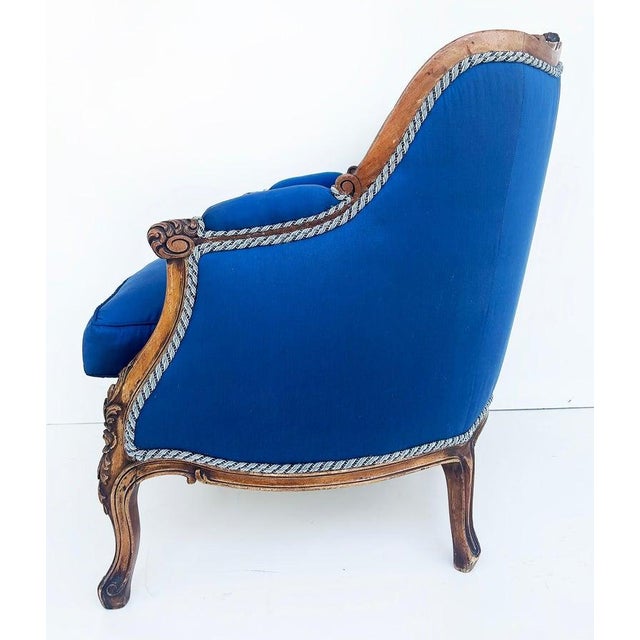 1920s Carved Walnut French Bergeres Armchairs Upholstered in Silk, a Pair For Sale - Image 10 of 15