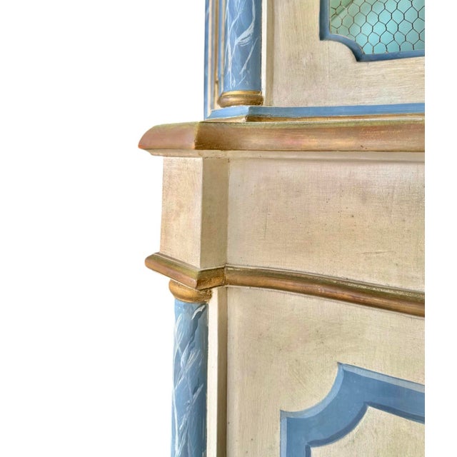 1940s Venetian Style Parcel Gilt Painted Breakfront For Sale In Atlanta - Image 6 of 11